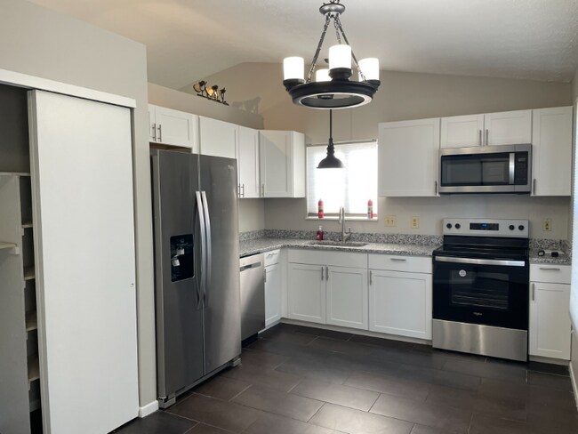 Building Photo - 1208 Snohomish Ave