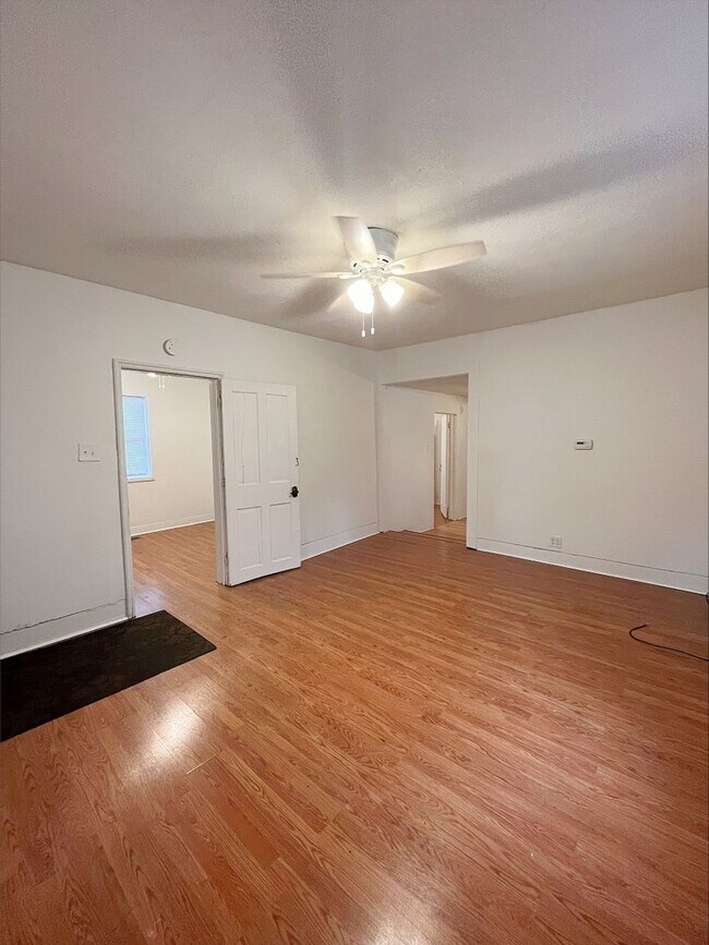 Foto del edificio - 2 Bedroom House - Sublease