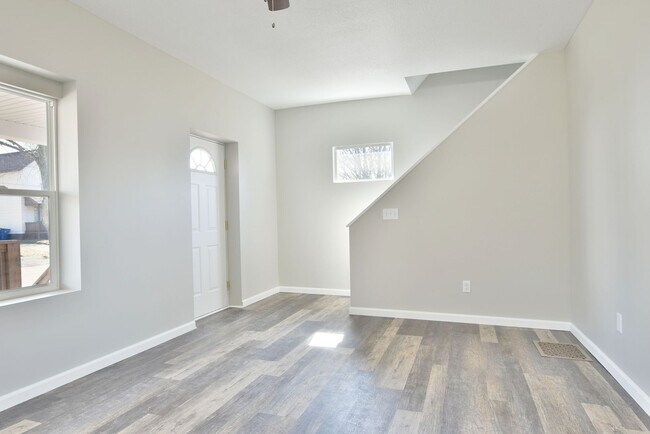 Building Photo - DM2 Investments LLC-210 - 218