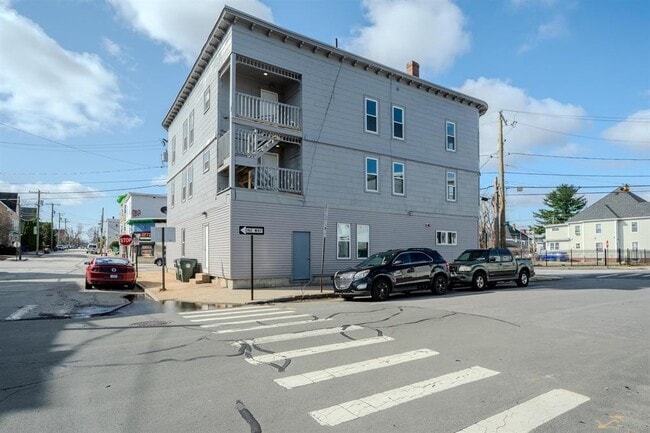 Building Photo - 74 Massabesic St