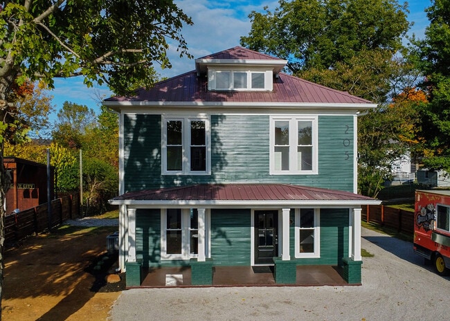 Building Photo - 205 Broadway St