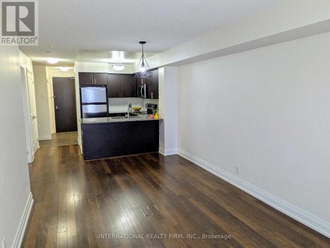 Building Photo - 217-1060 SHEPPARD Ave