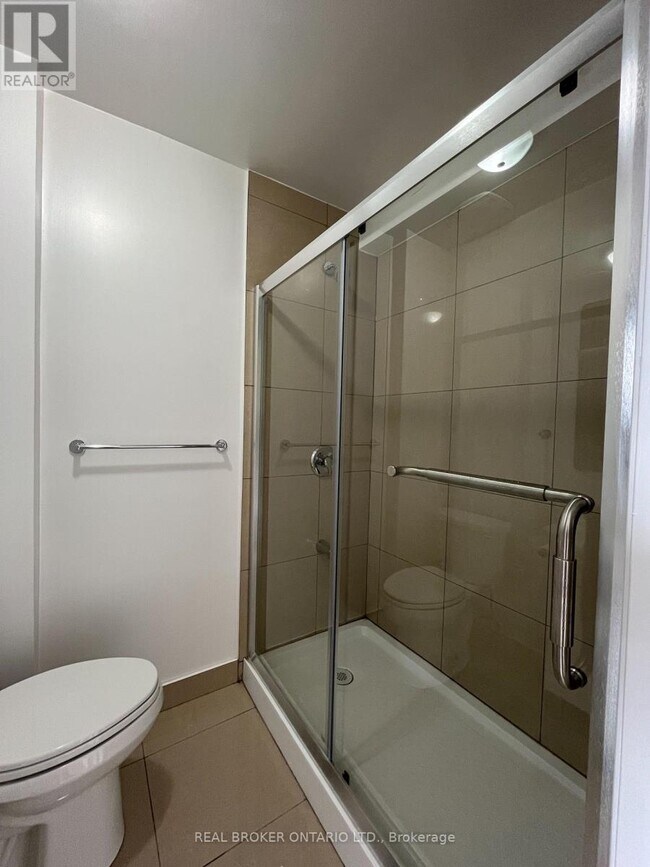 Photo du bâtiment - 395A Donlands Ave