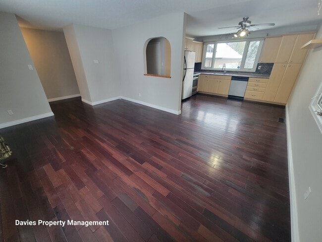 Building Photo - 9239-9148 148 St NW