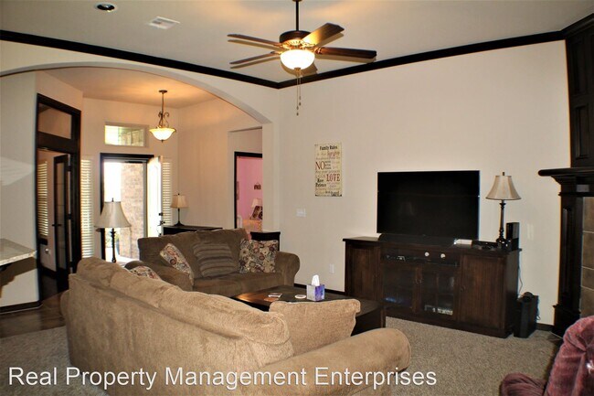 Building Photo - 3 br, 2 bath House - 4904 SW 122nd Terr