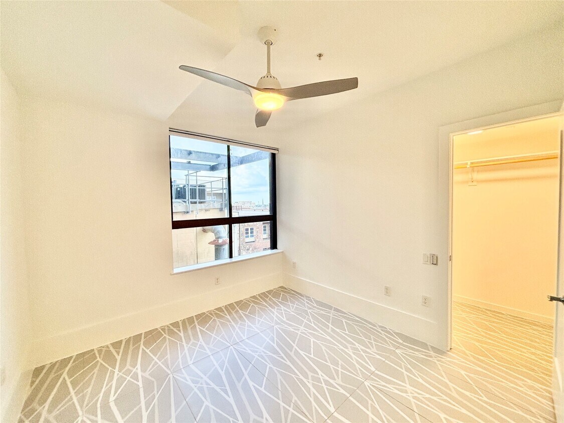 Building Photo - 2201 Market St