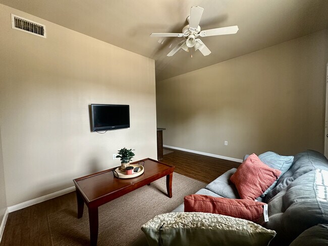Foto del edificio - 409 Nacogdoches St