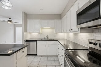 Building Photo - 2 River Creek Way