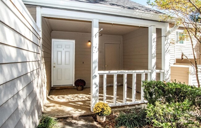 Building Photo - 3209 Windbluff Dr