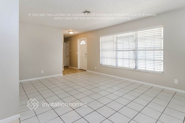 Building Photo - 1132 Essex Dr