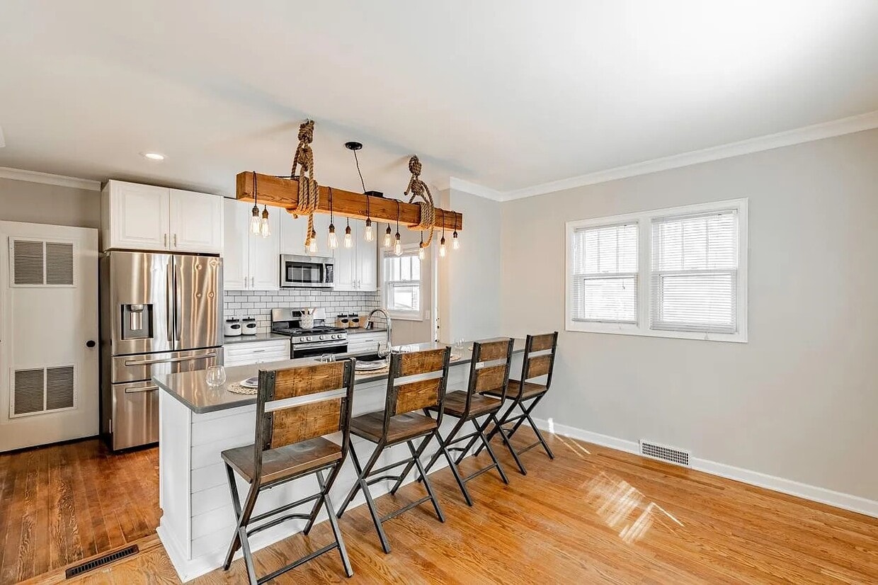 Primary Photo - 2511 N 52nd St