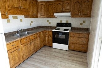 Building Photo - 988 Delwood Rd