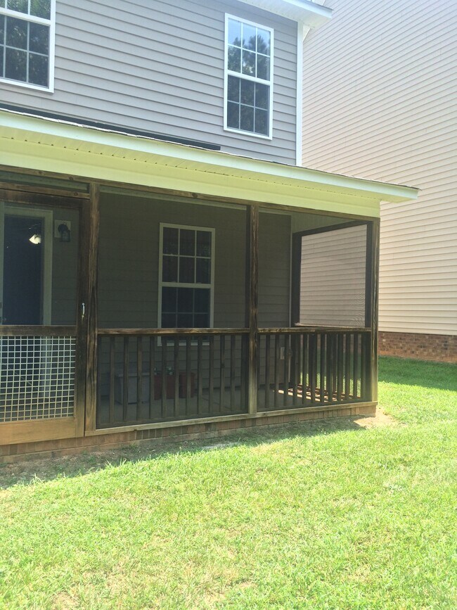 Building Photo - 112 Gatwick Ct