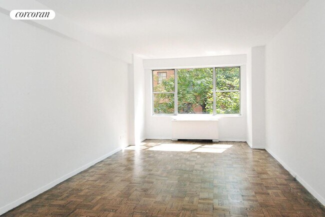 Building Photo - 230 E 79th St
