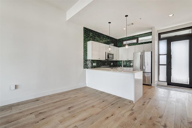 Building Photo - 2525 S Lamar Blvd