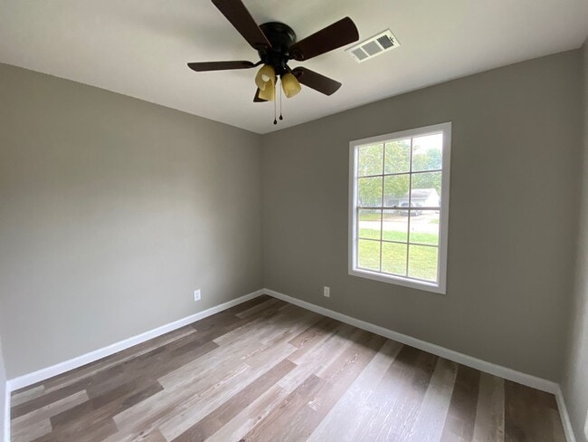 Building Photo - Remodeled 3bed/2bath house