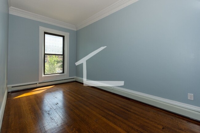 Foto del edificio - Nicely renovated 3 bed right next to Kenmo...