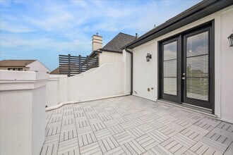Building Photo - 2048 Fannin Station S