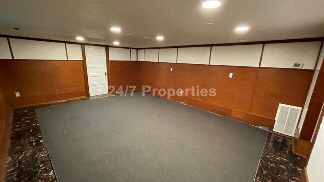 Foto del edificio - Spacious 1 BD | 1 BA on a Beautiful Proper...