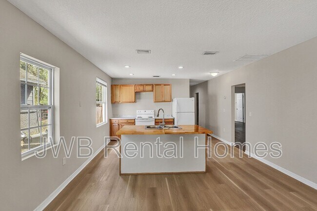 Foto del edificio - 1728 6th St W