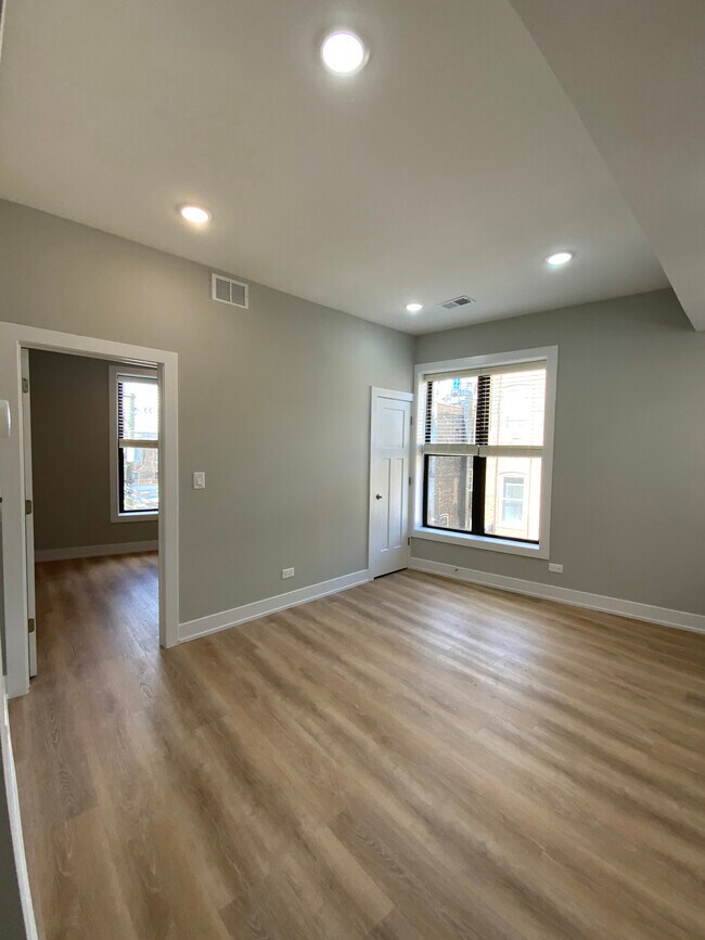 Foto del edificio - 423 W Belden Ave