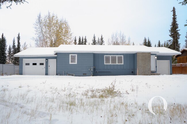 Building Photo - 4433 Wood River Dr