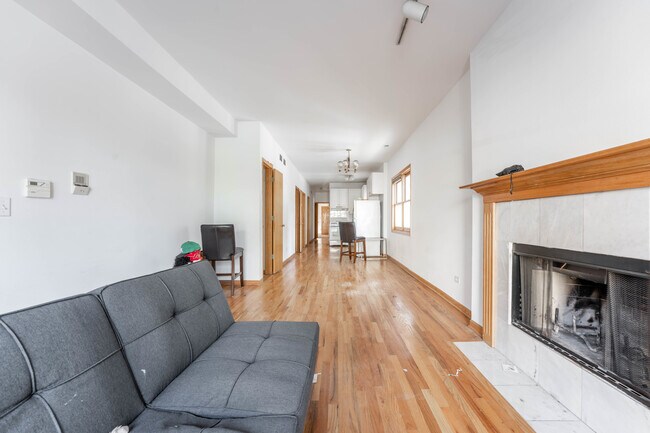 Foto del edificio - 1981 W Evergreen Ave