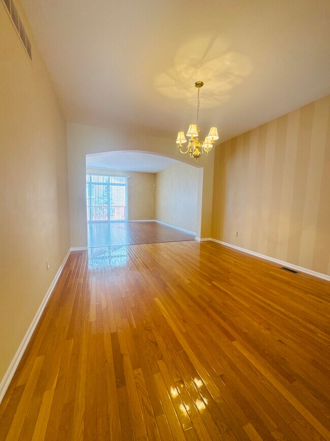 Building Photo - 37572 Newburgh Park Cir