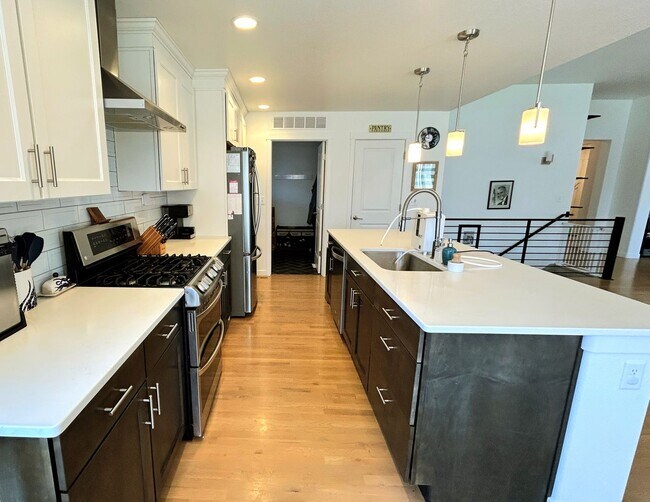 Building Photo - 4 bed 3 bath home off Woodmen and Powers