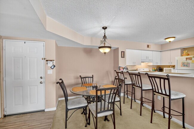 Foto del edificio - 1733 Village Blvd