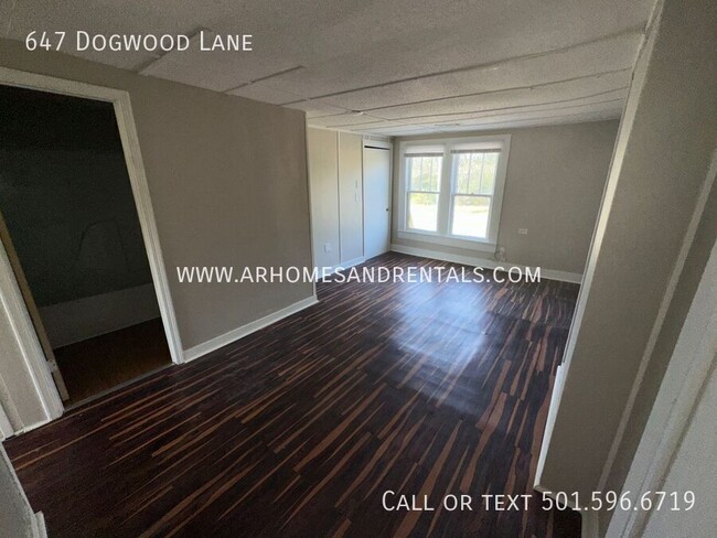 Foto del edificio - 647 Dogwood Ln