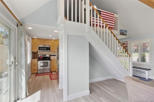 Building Photo - 8 Uncas Rd