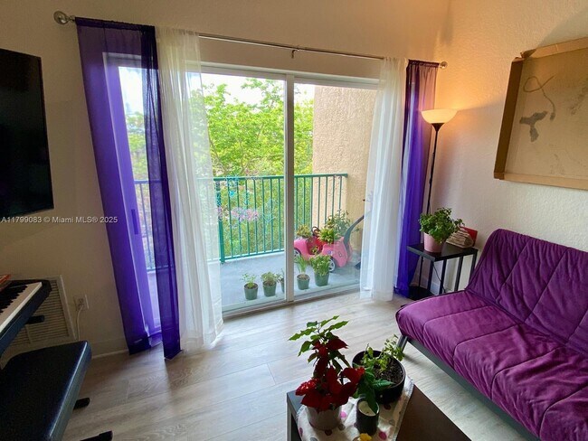 Foto del edificio - 6001 SW 70th St
