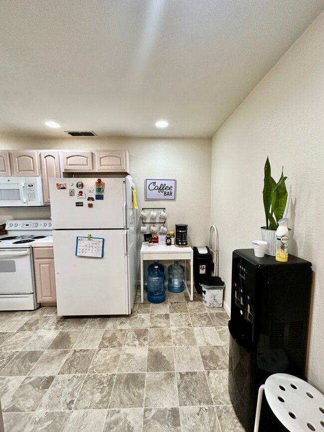 Foto del edificio - Davis - Centrally Located Home