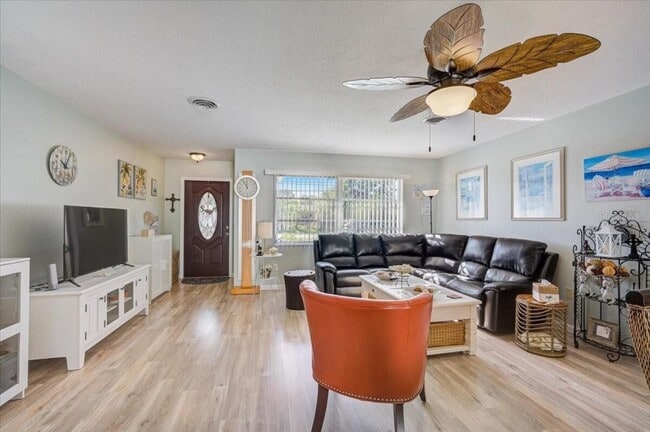 Foto del edificio - 476 W Seminole Dr