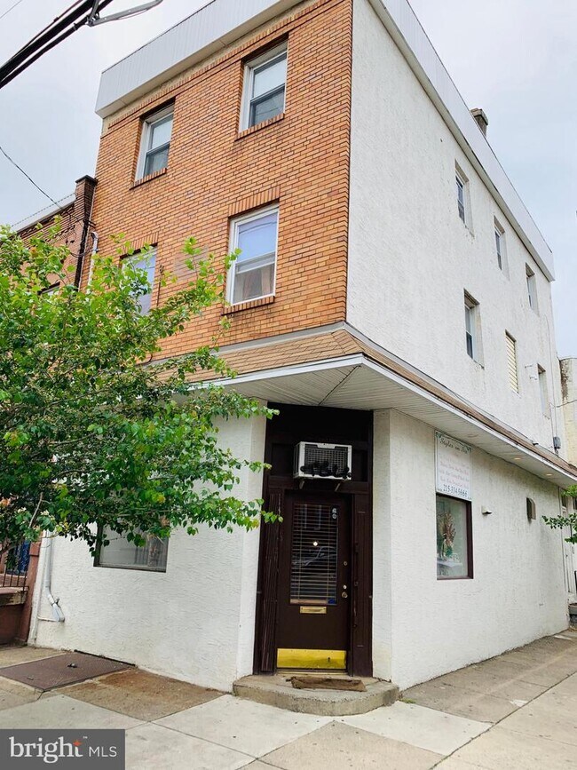 Building Photo - 1600 S 6th St