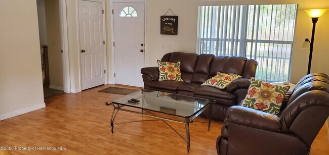 Foto del edificio - 2205 Bluegrass St