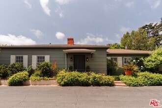 Building Photo - 261 S Carmelina Ave