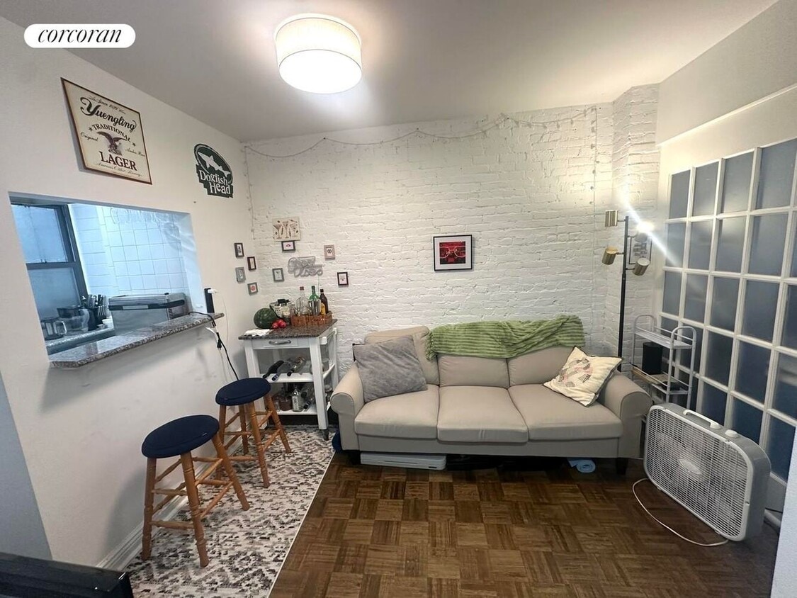 Primary Photo - 326 W 47th St