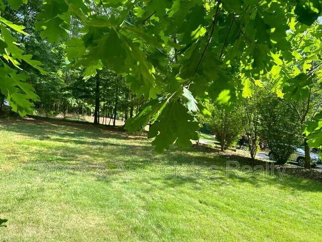 Building Photo - 3653 Pleasants Ridge Dr