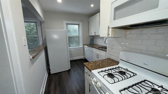 Foto del edificio - 2366 Parkview Pl