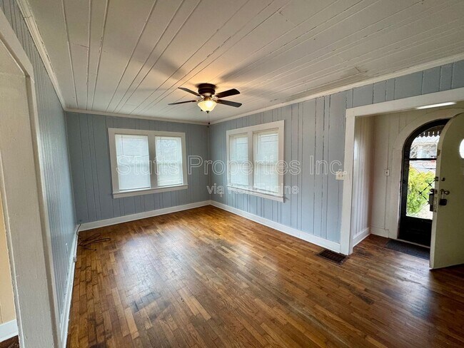 Foto del edificio - 235 Edgewood Dr