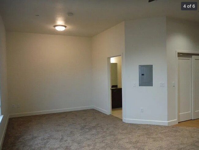 Foto del edificio - 223 N Irwin St