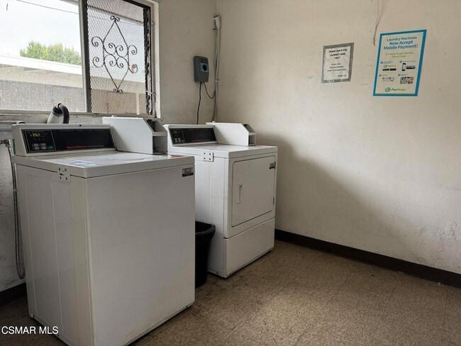 Building Photo - 13507 Victory Blvd