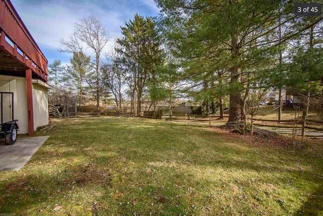 Back Yard and walking trail - 2606 Capistrano St