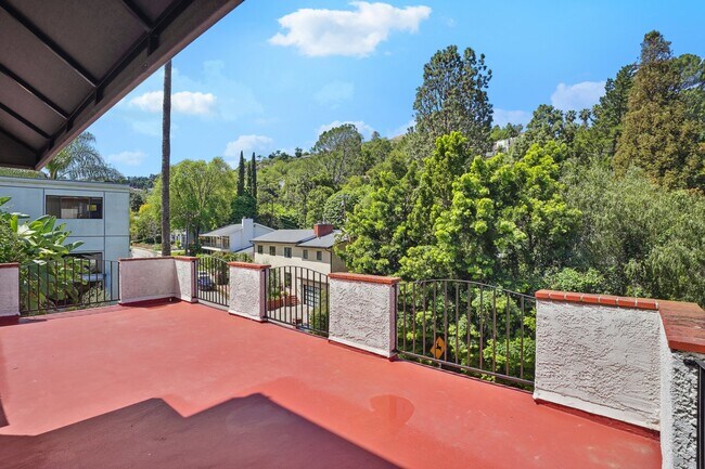 Building Photo - 3914 Benedict Canyon Dr