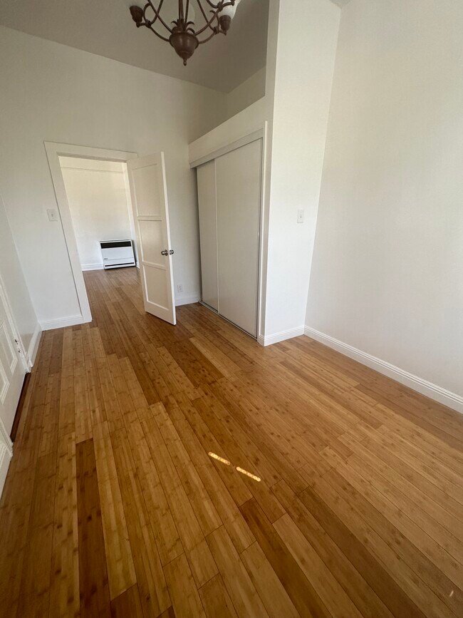 Building Photo - 2022 Yosemite Dr