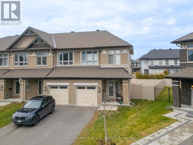 Photo du bâtiment - 705 Capricorn Cir