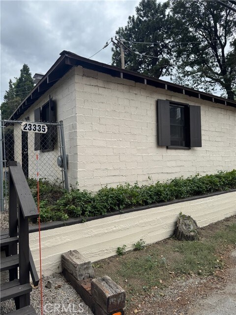 Foto del edificio - 23335 Crestline Rd
