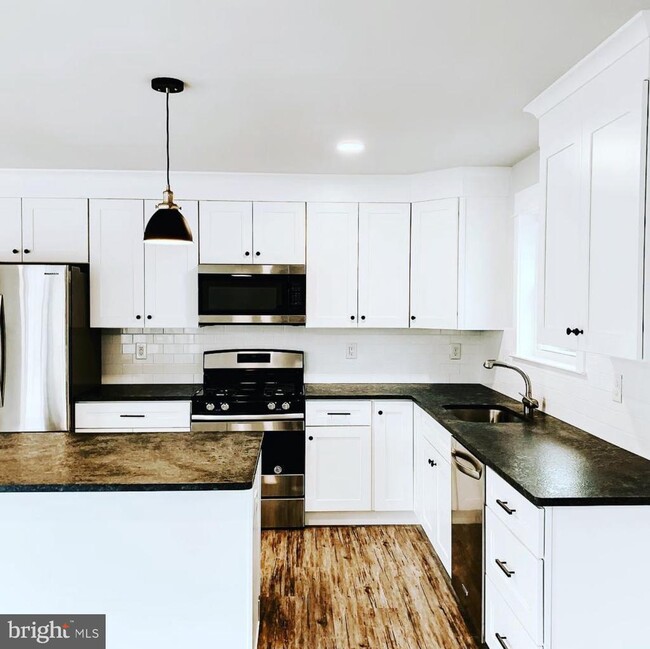 Building Photo - 3 Cornell Rd